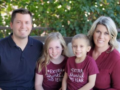 Family of 4 posing on a bench